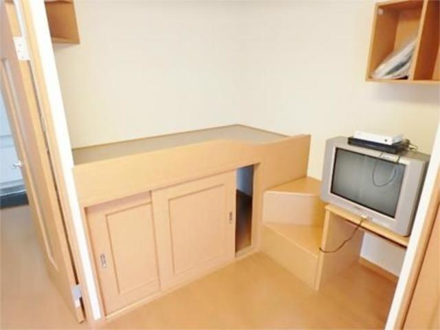 居室・リビング　収納付ベッド