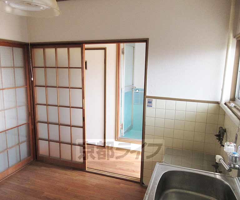 居室・リビング　仕切りの付いたダイニングです