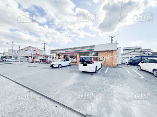 コンビニ　セブンイレブン 久留米荒木鷲塚店（コンビニ）まで245m