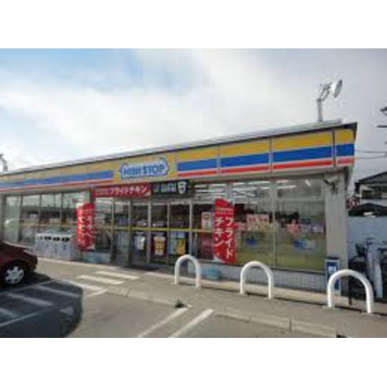 コンビニ　ミニストップ河芸上野店（コンビニ）まで662m