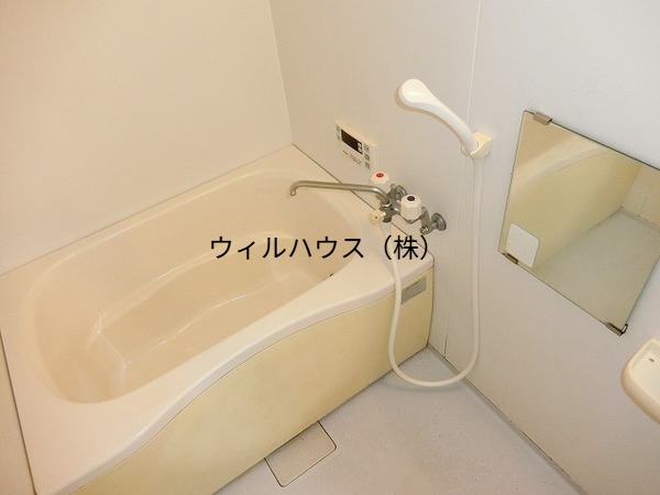 バス・シャワールーム　追い焚き機能付きバス！