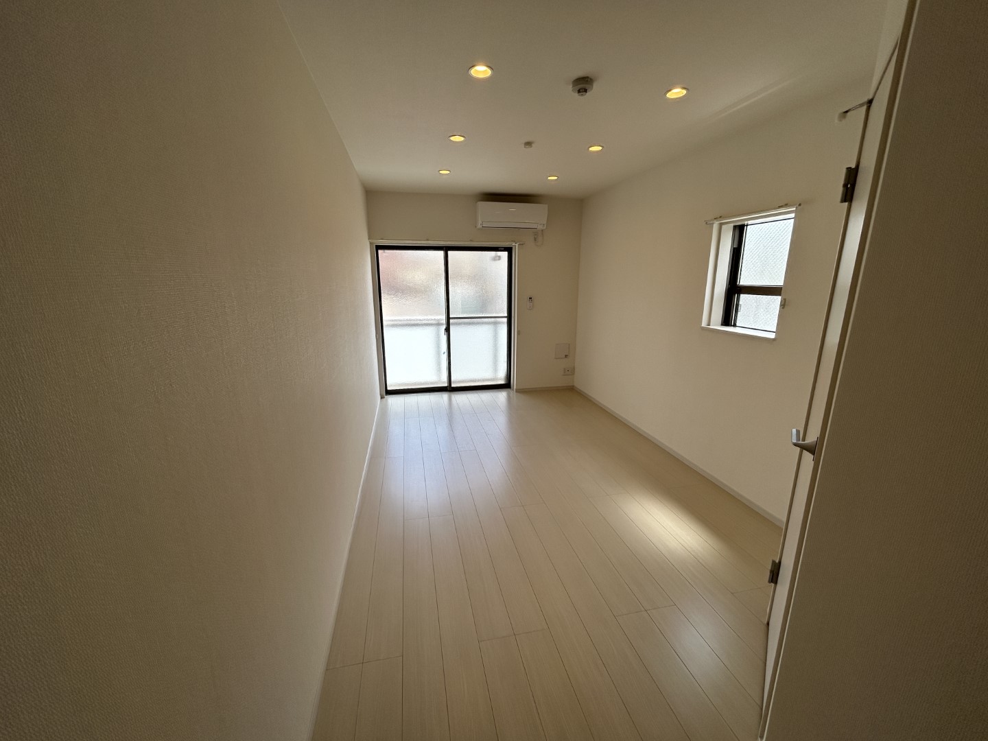 居室・リビング　他室参考写真　南向き2面採光のお部屋です