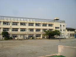 小学校　世田谷区立山崎小学校（小学校）まで1019m