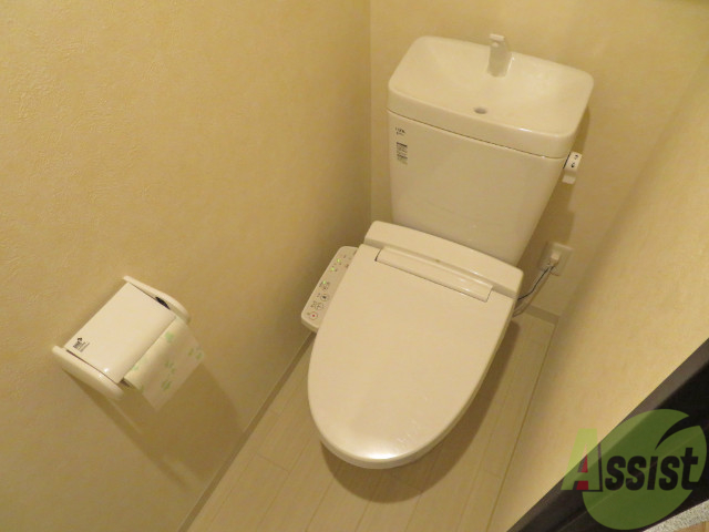 トイレ　トイレは嬉しいウォシュレット機能付きですよー。