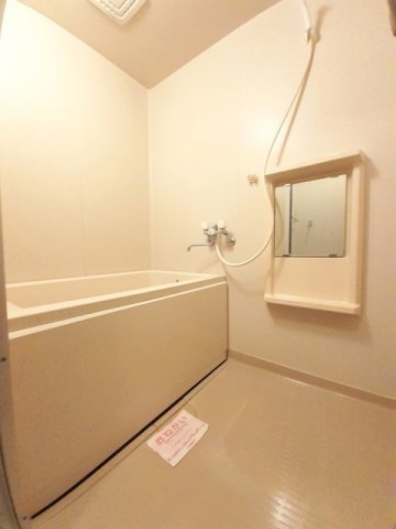 バス・シャワールーム　コンパクトで使いやすいお風呂です
