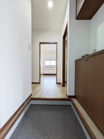 玄関　※似た改装をした別部屋の写真です。参考下さい。