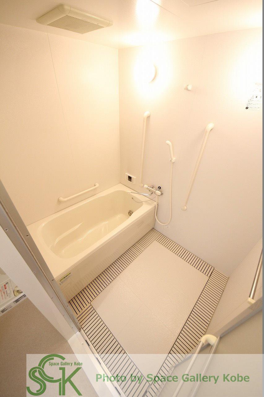 バス・シャワールーム　※お部屋によって仕様・色味が異なる場合があります