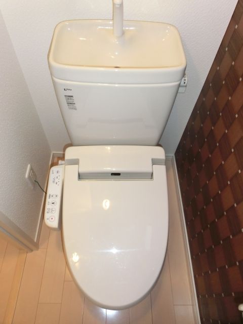 トイレ　ウォシュレット機能付き