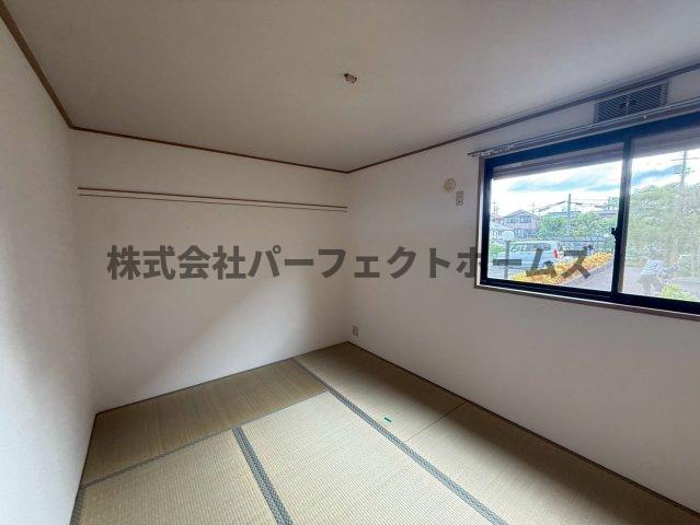 居室・リビング　来客時にも便利な和室付き
