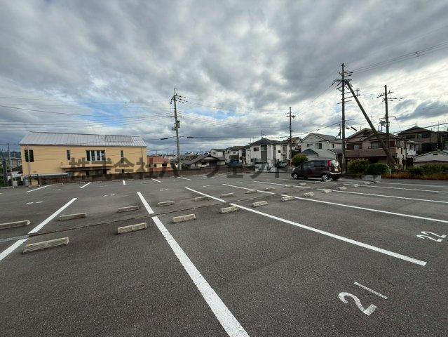 駐車場　駐車場に車を止められます