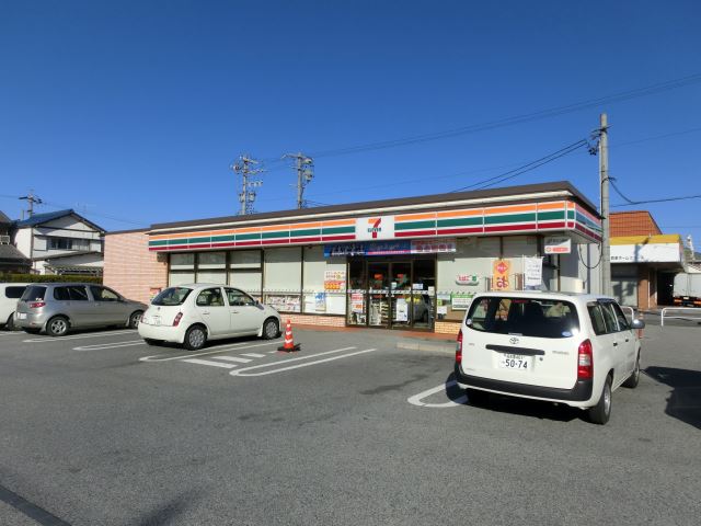 コンビニ　セブンイレブン（コンビニ）まで550m