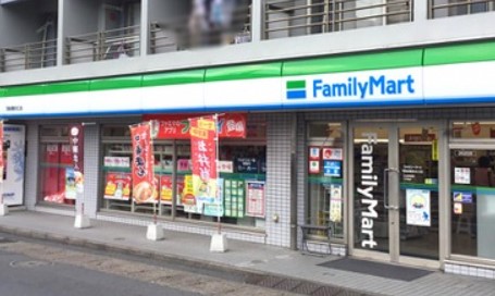 コンビニ　ファミリーマート 西船橋駅北口店（コンビニ）まで687m