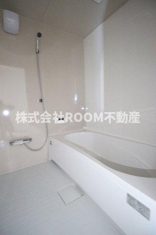 バス・シャワールーム　コンパクトで使いやすいお風呂です