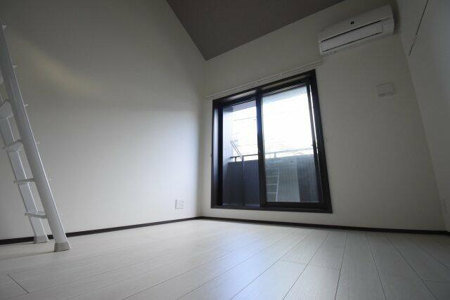 居室・リビング　※別部屋参考画像です。