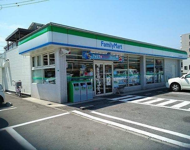 コンビニ　ファミリーマート三佐3丁目店（コンビニ）まで550m