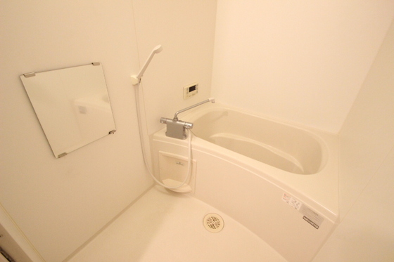 バス・シャワールーム　※別部屋の写真です