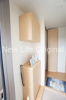 玄関　上下に分かれた使い勝手の良いシューズボックスがあります。
