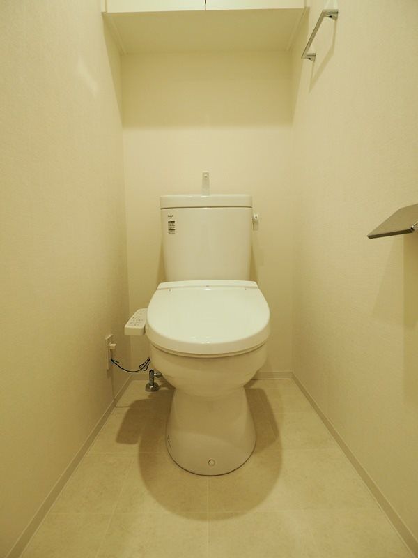 トイレ　別タイプ部屋　参考写真です