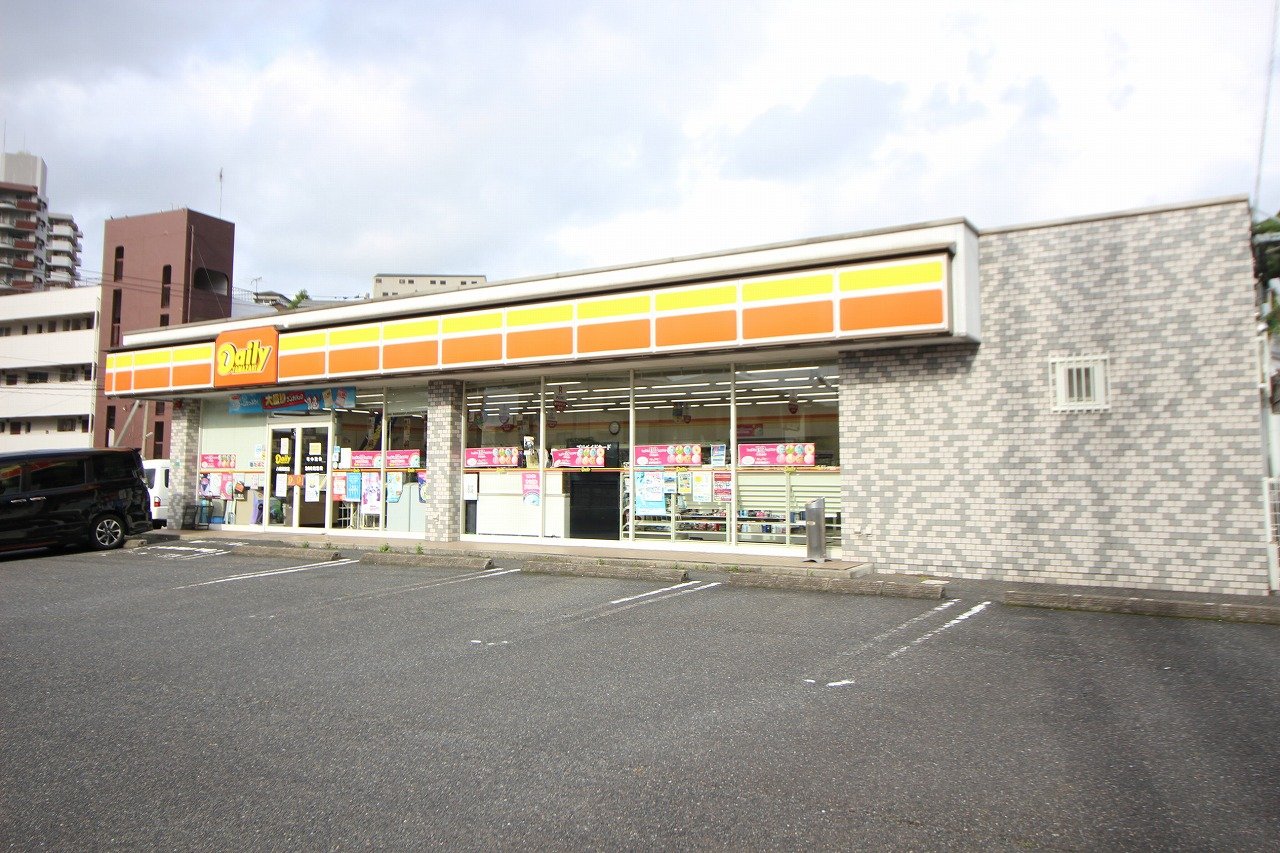 コンビニ　デイリーヤマザキ八幡槻田店（コンビニ）まで94m