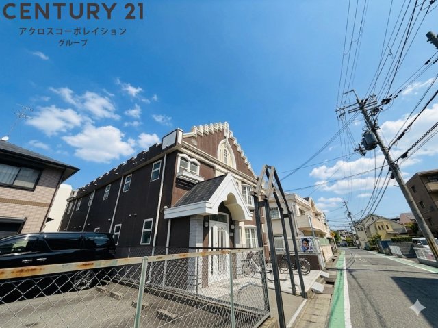 建物外観　オートロックで外部の人間が簡単に出入りできないため安心です。