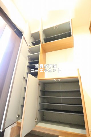 その他設備　収納力たっぷりのシューズボックスで玄関すっきり！