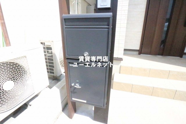 その他共有部分　玄関前にポストがあります◎