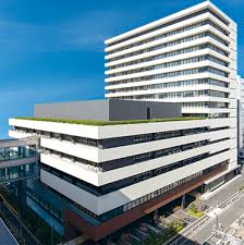 病院　東京慈恵会医科大学附属病院（病院）まで183m