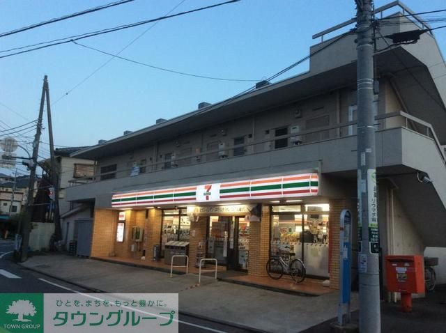 コンビニ　セブンイレブン横浜鉄町店（コンビニ）まで990m
