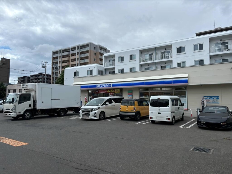 コンビニ　ローソン札幌北3条西二十丁目店（コンビニ）まで243m