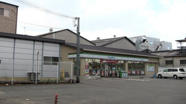 コンビニ　ファミリーマート京都山科勧修寺店（コンビニ）まで352m
