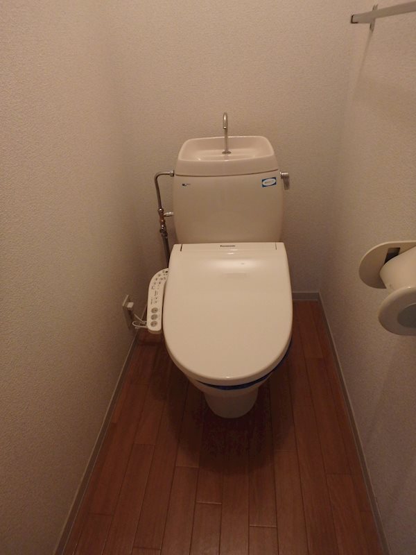 トイレ　※間取り反転タイプです。