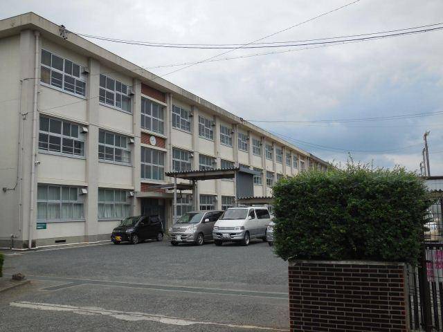 中学校　岐阜市立長森中学校（中学校）まで785m