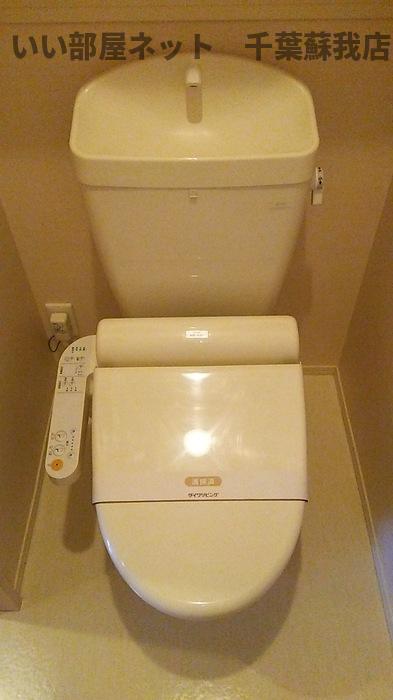 トイレ　白を基調とした清潔感のあるトイレ♪