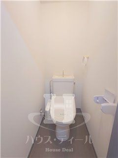 トイレ　落ち着いた色調のトイレです
