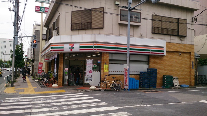 コンビニ　セブンイレブン（コンビニ）まで49m