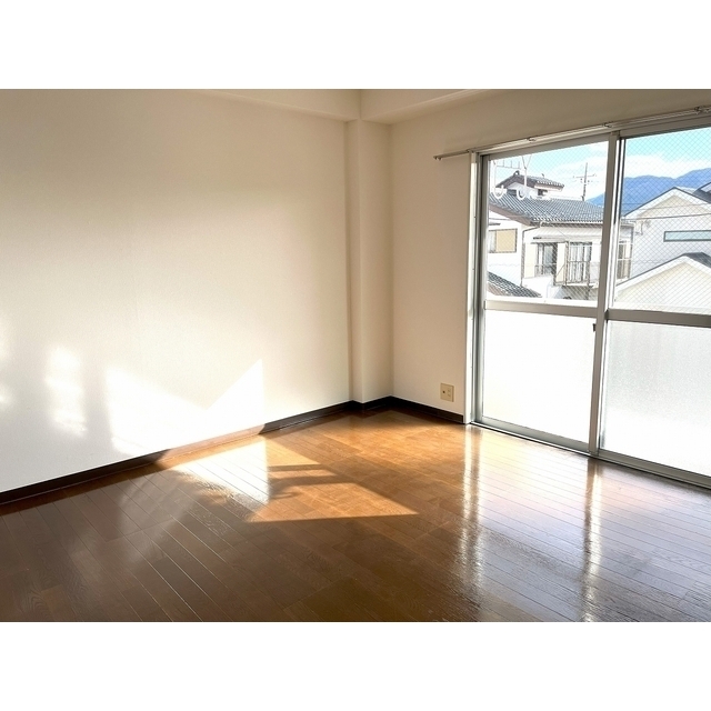SUNハイツの居間写真