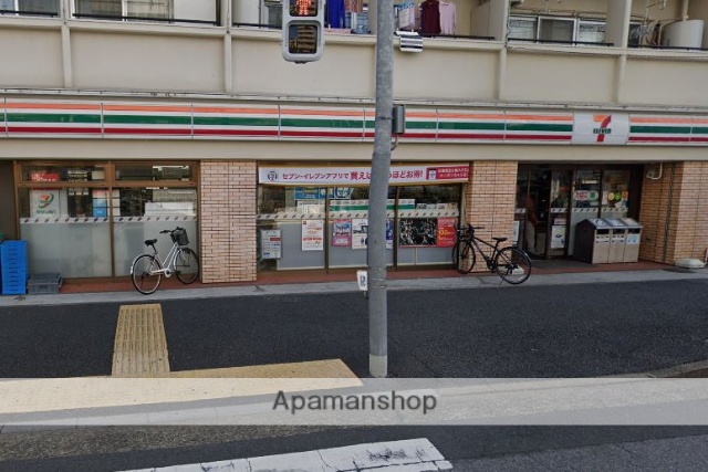 コンビニ　セブンイレブン（コンビニ）まで296m