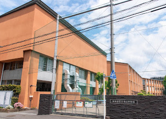 中学校　世田谷区立烏山中学校（中学校）まで123m