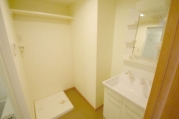 洗面設備　写真は302号室のものです