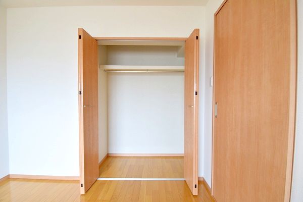 収納　写真は302号室のものです