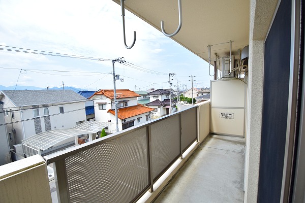 バルコニー　写真は302号室のものです