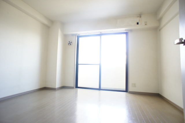 居室・リビング　ゆったり洋室７．４帖の１Ｋのお部屋です！