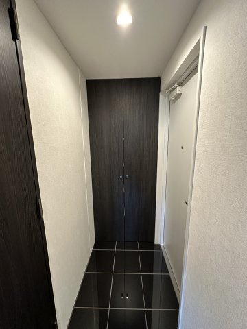 玄関　※別部屋の参考写真です