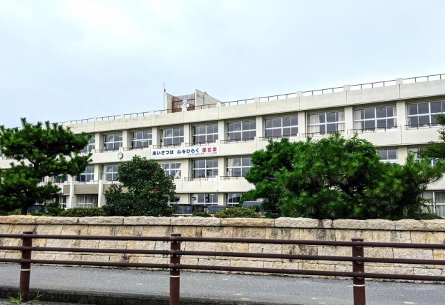 中学校　長浜市立浅井中学校（中学校）まで2100m