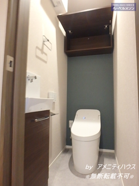 トイレ　●手洗い付でスタイリッシュなトイレスペース。