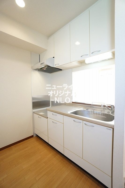 キッチン　上下に収納が充しているのでお料理も捗ります☆