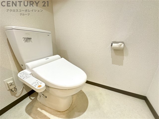 トイレ　温水洗浄便座付きのトイレです♪