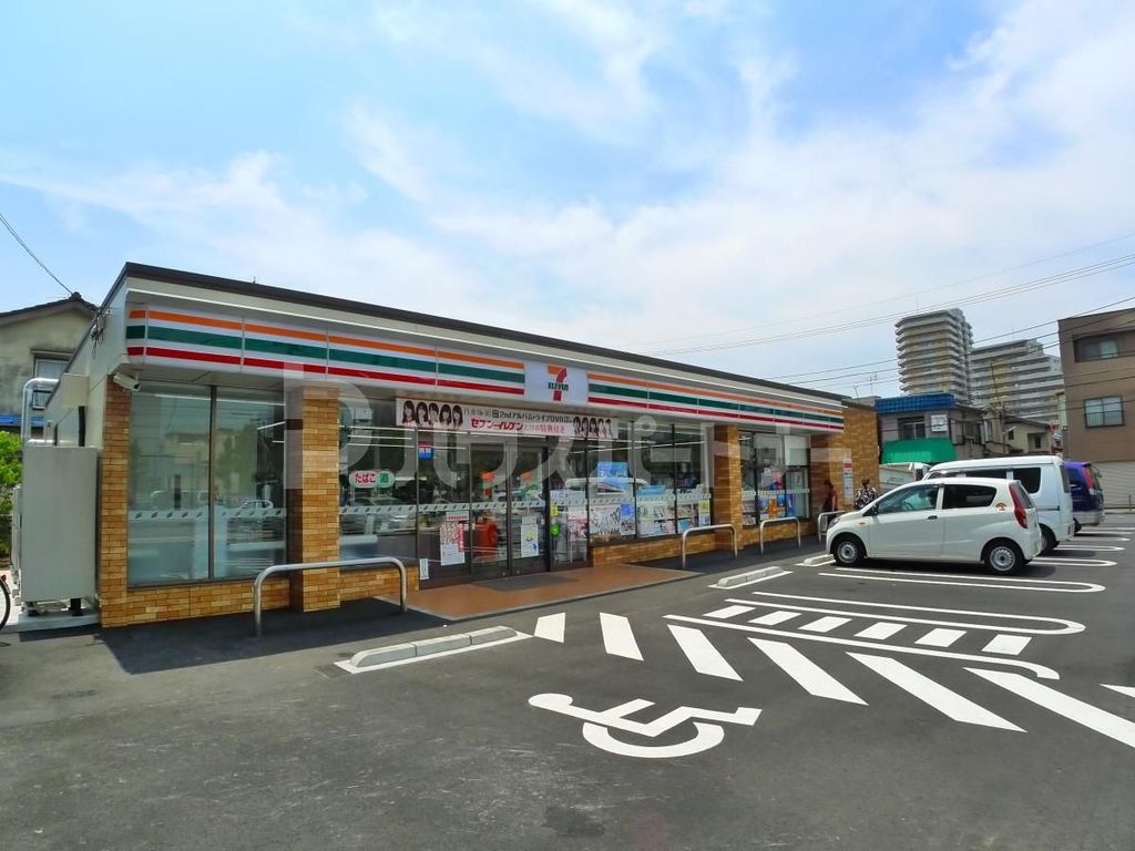 コンビニ　セブンイレブン足立六月3丁目店（コンビニ）まで100m
