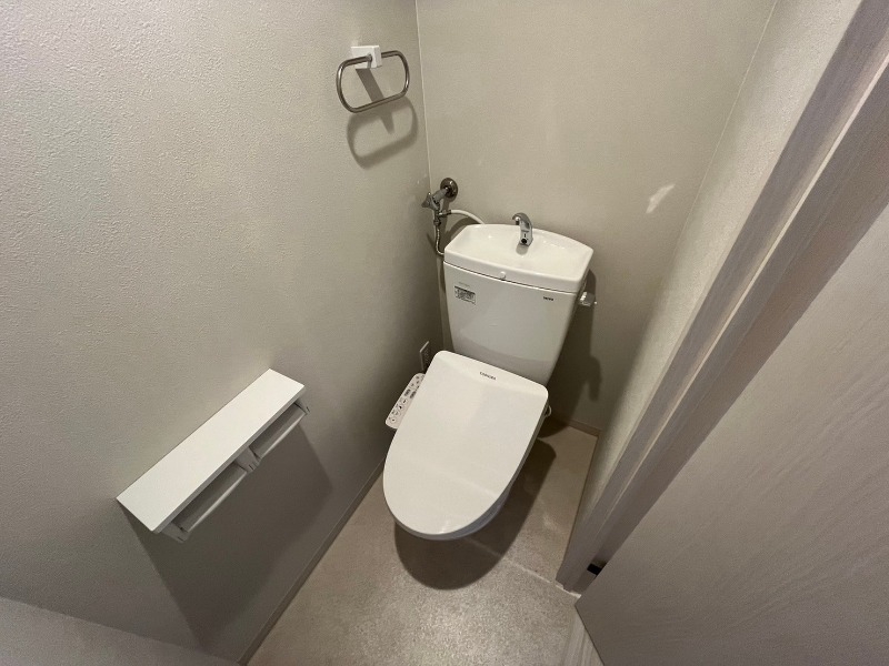 トイレ　こちらはトイレです。清潔感があり、安心して使用できます。