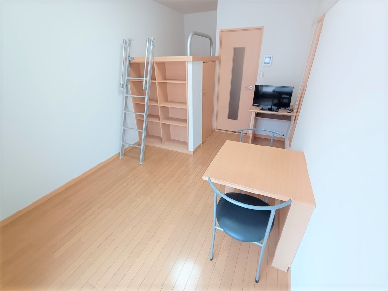 居室・リビング　家電・家具付きのお部屋です。